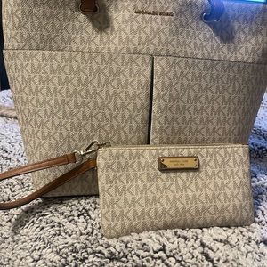 Michael Kors purse and wallet set